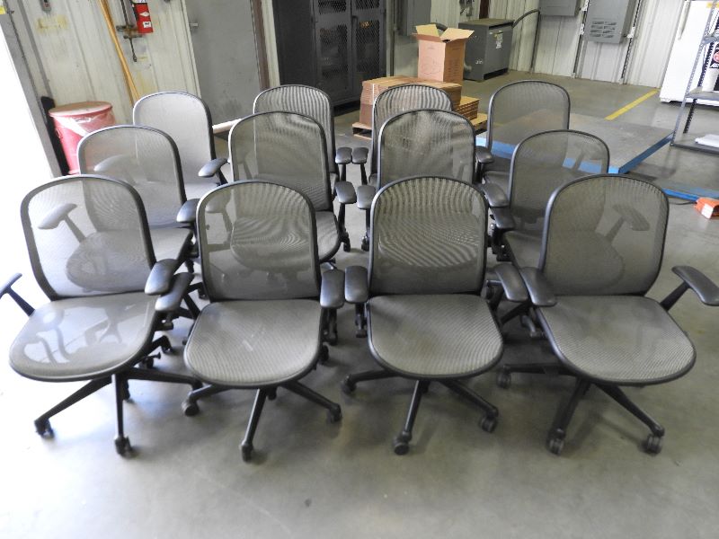 Lot of 12 Mesh Knoll Office Chairs 