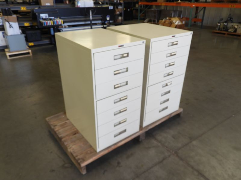 Lot of 2 cabinets 