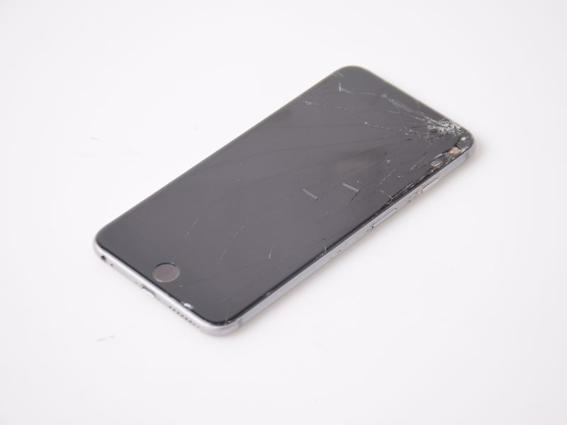 Iphone 6s plus cracked screen*