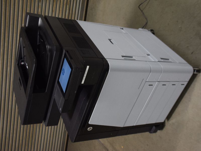 HP color laser jet printer M880*
