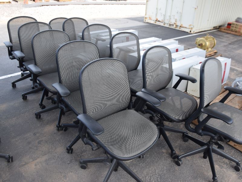 Lot 11 Knoll office chairs 