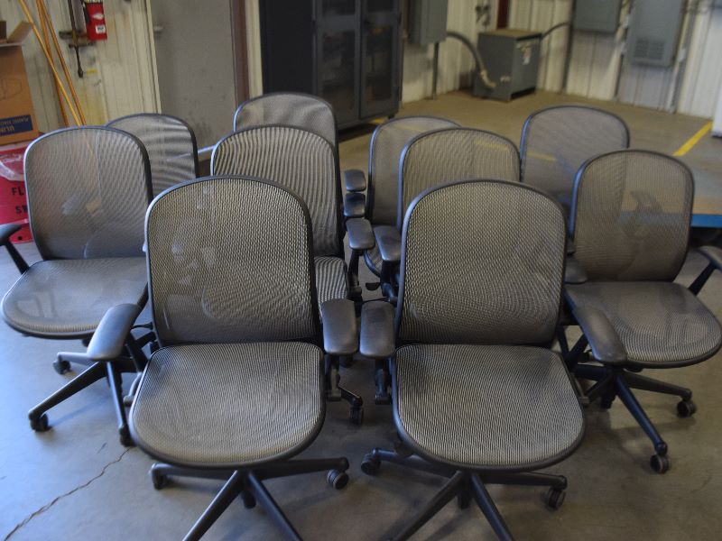Lot of 10 Knoll mesh office chairs 