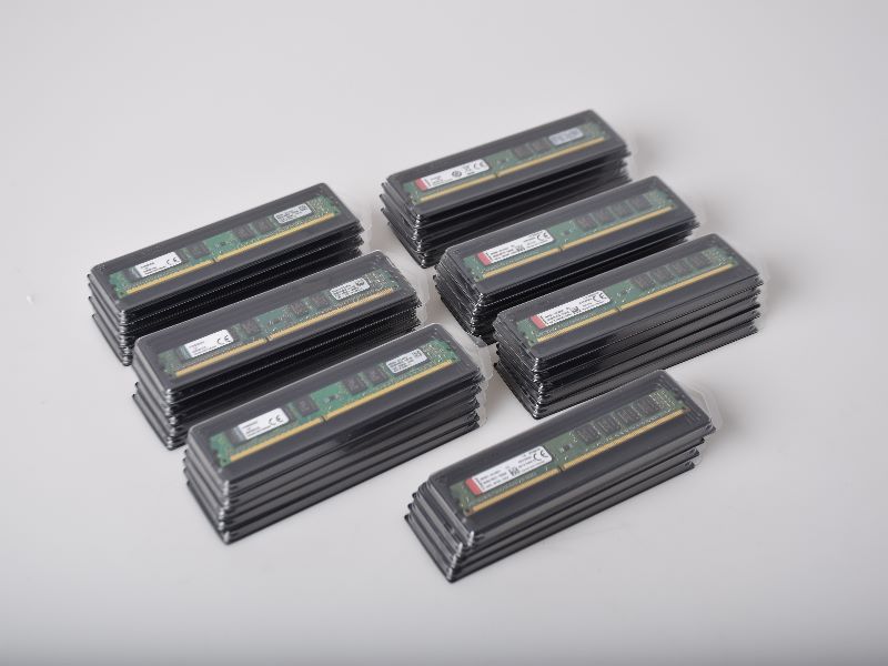 Lot of 34 Kingston 4gb slim memory cards 