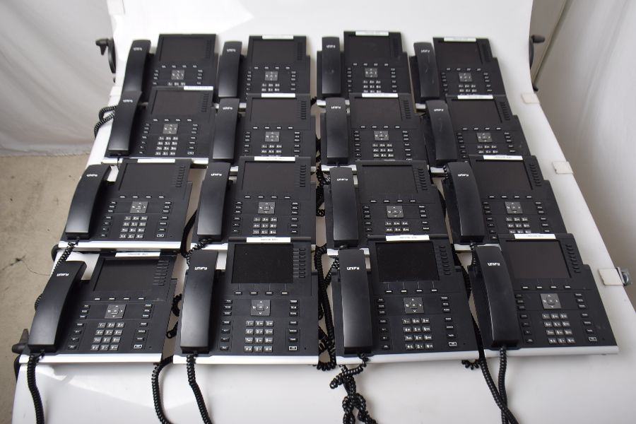 Lot of 16 unify openscape desk phones