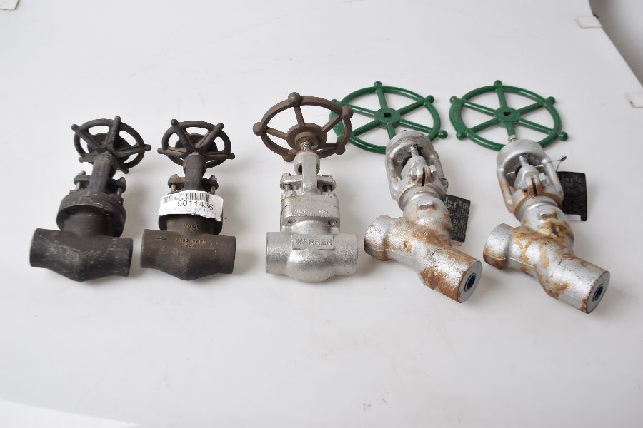 Lot of 5 socket weld valves 